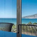 Beachfront Apartments- Horizon