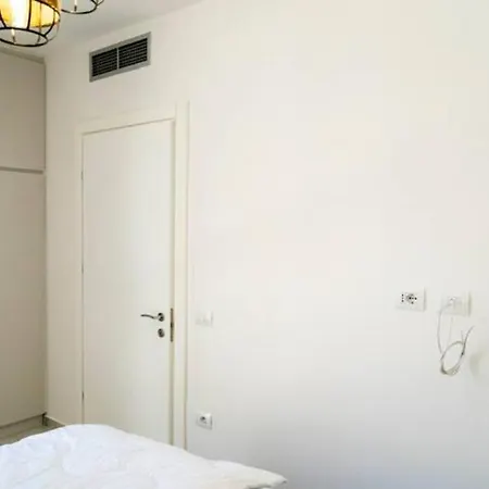 Beachfront Apartments- Horizon *