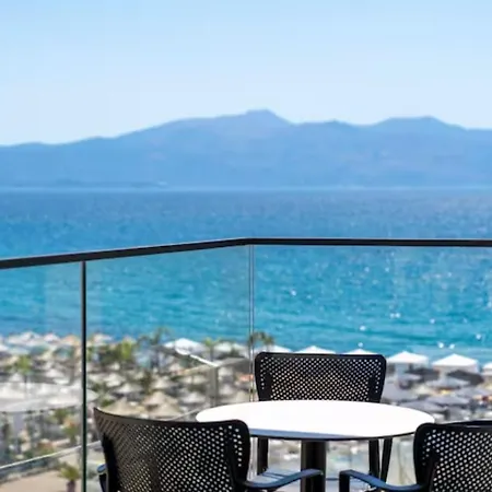 Beachfront شقة