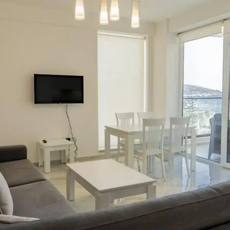 Beachfront Apartments- Horizon *