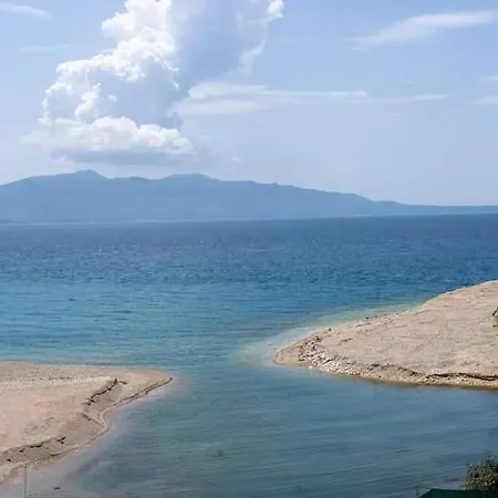 Beachfront Apartman *
