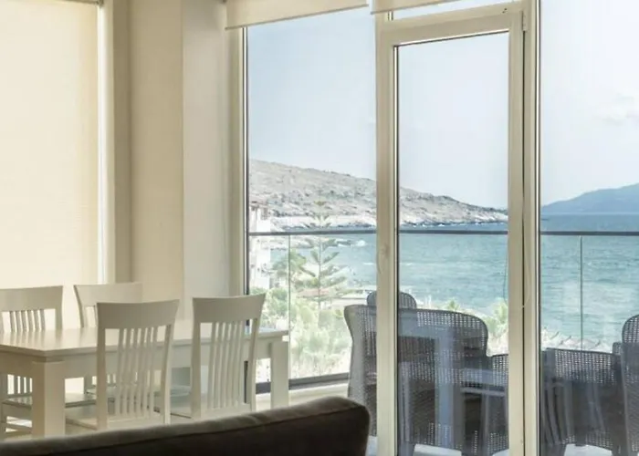 Beachfront Apartments- Horizon *