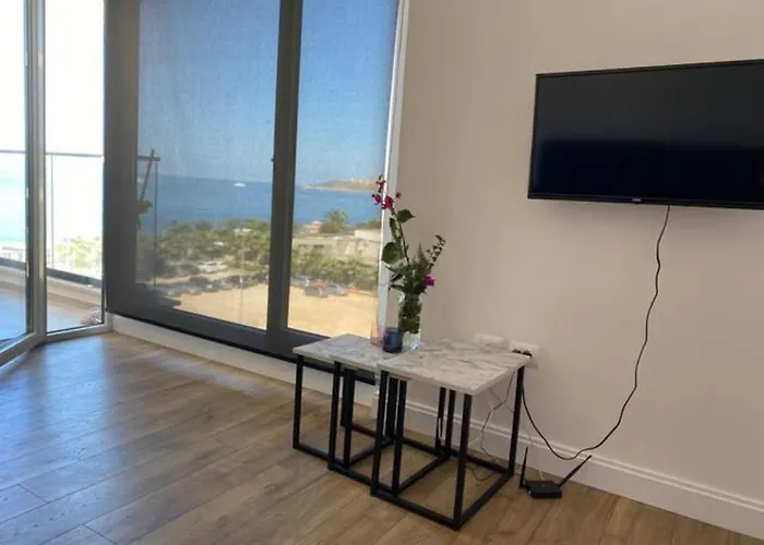 Beachfront Apartments- Horizon *